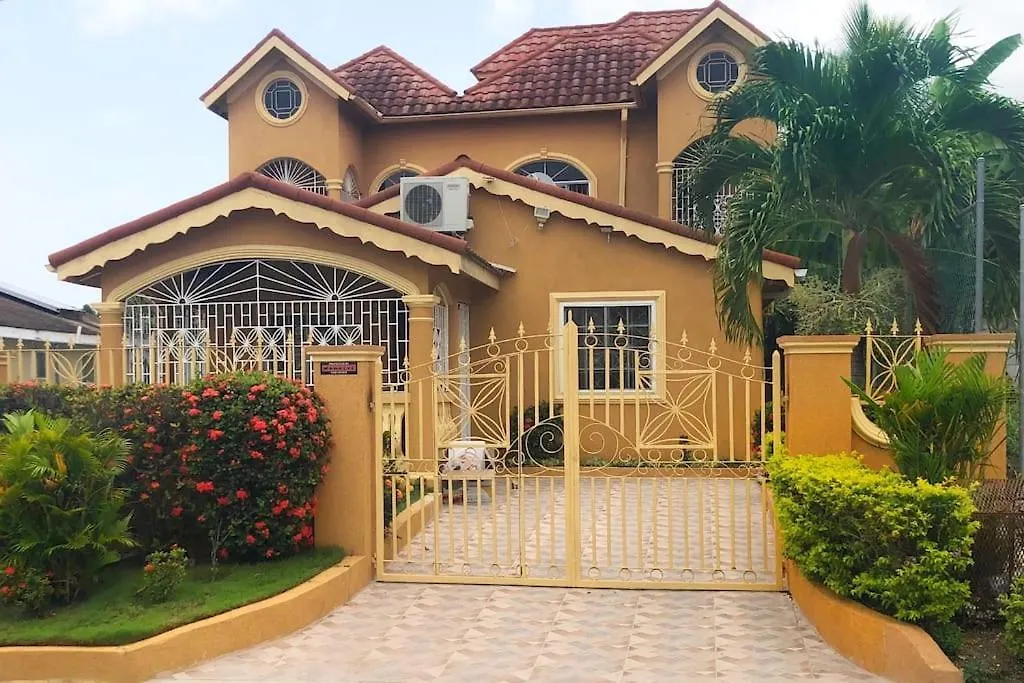 Lw Guesthouse Montego Bay Appartement
